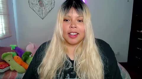 Snapshot of elymoon chatting on September 2025 09:07:02 PM Ely online show from September 2025 09:07:02 PM