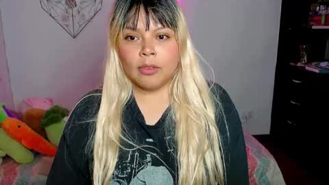 Snapshot of elymoon chatting on October 2025 10:44:01 PM Ely online show from October 2025 10:44:01 PM