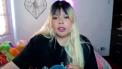 Snapshot of elymoon chatting on October 2025 07:01:02 PM Ely online show from October 2025 07:01:02 PM