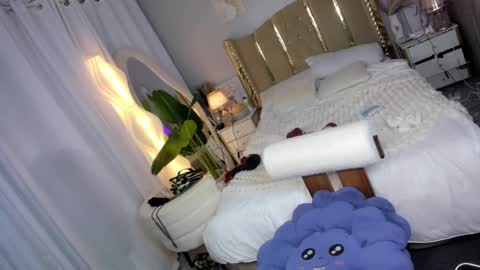 ElysHunter the girl will hunt you  online show from November 2025 12:05:01 PM