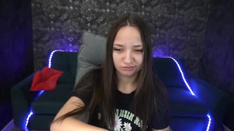 Snapshot of elyslunar_ chatting on December 2024 06:11:02 AM Call me Elis online show from December 2024 06:11:02 AM