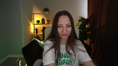 Snapshot of elyslunar_ chatting on December 2024 06:12:02 AM Call me Elis online show from December 2024 06:12:02 AM