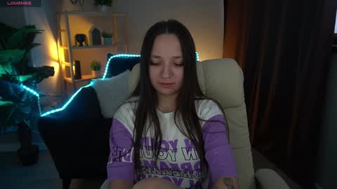 Snapshot of elyslunar_ chatting on December 2024 09:43:02 AM Call me Elis online show from December 2024 09:43:02 AM