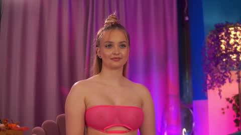 Elyssa online show from November 2025 08:54:02 PM