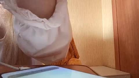 Snapshot of elza_com chatting on September 2025 03:39:02 AM Elza Kom online show from September 2025 03:39:02 AM