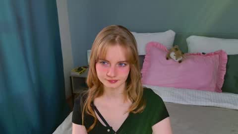 Snapshot of elza_hofffman chatting on April 2026 03:46:02 PM Chloyka online show from April 2026 03:46:02 PM