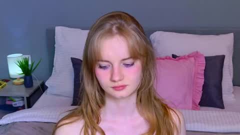 Snapshot of elza_hofffman chatting on April 2026 10:01:02 PM Chloyka online show from April 2026 10:01:02 PM