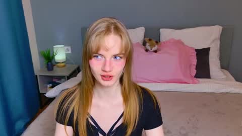 Snapshot of elza_hofffman chatting on April 2026 05:56:01 PM Chloyka online show from April 2026 05:56:01 PM