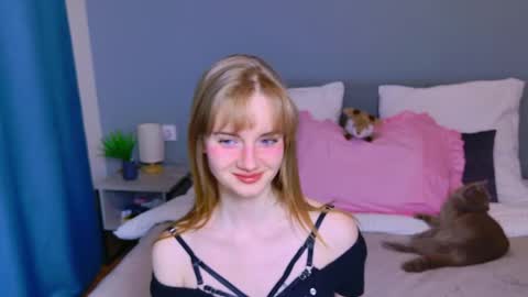 Snapshot of elza_hofffman chatting on April 2026 06:10:01 PM Chloyka online show from April 2026 06:10:01 PM