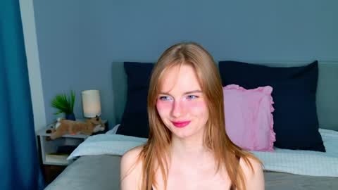 Snapshot of elza_hofffman chatting on May 2026 06:12:02 PM Chloyka online show from May 2026 06:12:02 PM