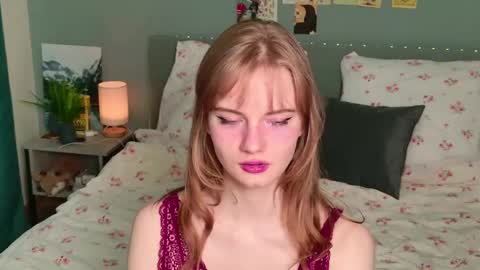 Snapshot of elza_hofffman chatting on June 2026 06:03:02 PM Chloyka online show from June 2026 06:03:02 PM