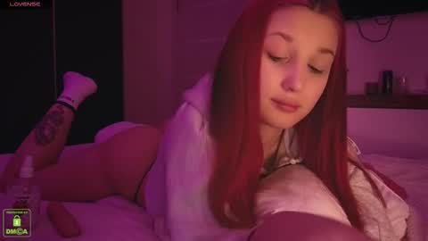 Em1l1a online show from December 2025 07:43:01 PM