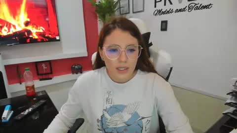 Snapshot of ema_04 chatting on January 2025 09:16:01 PM Estefany Martinez Acua INSTAGRAM ema 04oficial online show from January 2025 09:16:01 PM