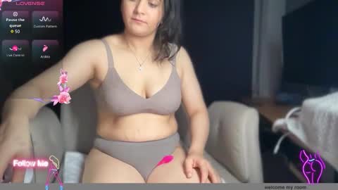 Ema Love online show from December 2025 02:06:02 AM