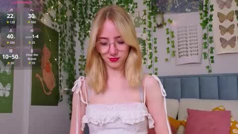 Snapshot of emacalim_ chatting on February 2026 12:11:01 PM Emma online show from February 2026 12:11:01 PM