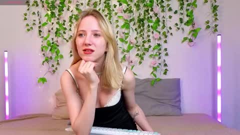 Snapshot of emacalim_ chatting on March 2026 03:40:01 PM Emma online show from March 2026 03:40:01 PM