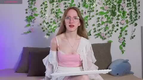 Snapshot of emacalim_ chatting on April 2026 07:49:02 PM Emma online show from April 2026 07:49:02 PM