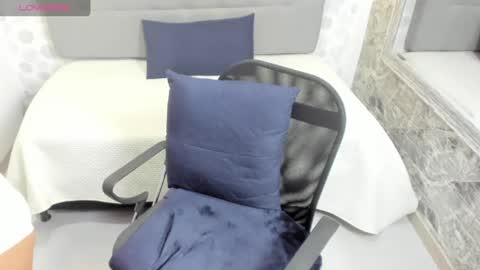 emahills__axelrose online show from September 2025 10:31:01 PM