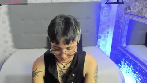 emahills__axelrose online show from September 2025 02:23:01 AM