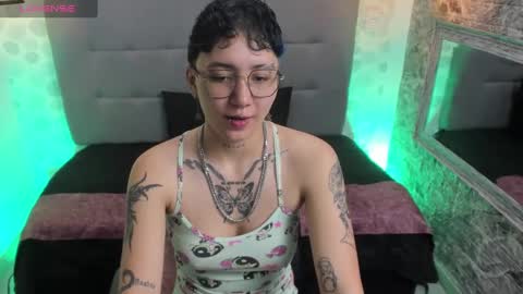 emahills__axelrose online show from September 2025 01:21:02 AM