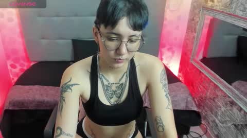 emahills__axelrose online show from September 2025 12:16:01 AM