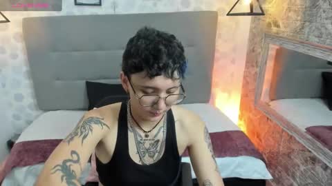 emahills__axelrose online show from October 2025 02:20:01 AM