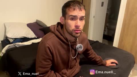 Snapshot of emanuell___ chatting on April 2026 01:33:01 AM emanuell___ online show from April 2026 01:33:01 AM