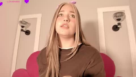 Snapshot of emasanders chatting on December 2024 02:01:02 AM Ana  online show from December 2024 02:01:02 AM
