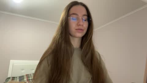 Snapshot of emberfamn chatting on April 2026 05:48:02 PM Alina online show from April 2026 05:48:02 PM