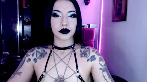 Snapshot of emearld_black chatting on April 2026 12:30:02 AM Emerald Black online show from April 2026 12:30:02 AM