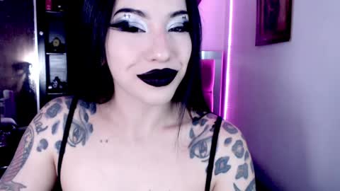 Snapshot of emearld_black chatting on April 2026 01:21:01 AM Emerald Black online show from April 2026 01:21:01 AM