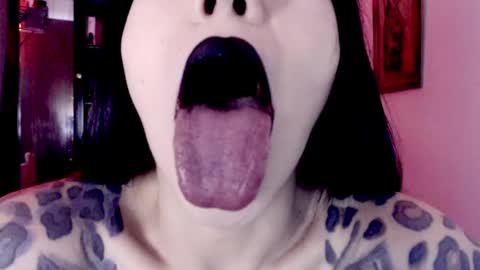 Snapshot of emearld_black chatting on June 2026 03:56:02 AM Emerald Black online show from June 2026 03:56:02 AM