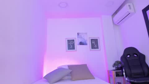 emelie_89 online show from February 2025 12:22:01 PM