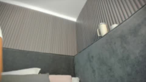 emelie_89 online show from April 2026 11:33:02 AM