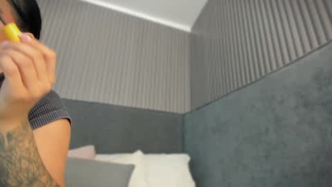 emelie_89 online show from May 2026 11:30:02 AM