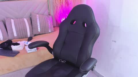 Emily  online show from December 2024 08:47:01 AM