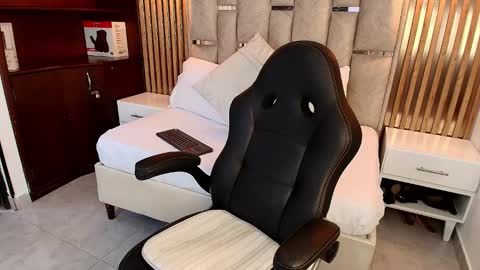 Emily  online show from September 2025 09:38:01 PM