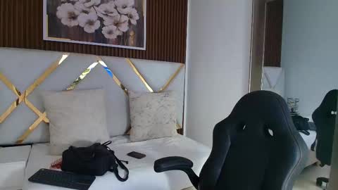 Emily  online show from January 2026 04:11:01 PM