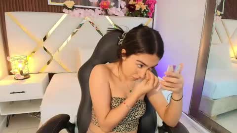 Snapshot of emelie_ch_ chatting on July 2026 07:06:01 AM Emily online show from July 2026 07:06:01 AM