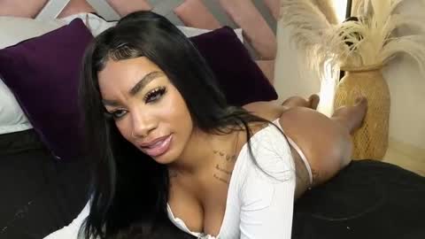 Snapshot of emely_brandon_ chatting on March 2025 07:05:02 PM anyelii online show from March 2025 07:05:02 PM