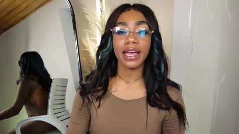 Snapshot of emely_brandon_ chatting on March 2025 04:46:01 PM anyelii online show from March 2025 04:46:01 PM