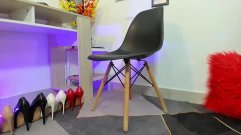 Emely   online show from September 2025 02:43:02 PM