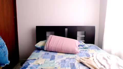 Snapshot of emely_sexx chatting on December 2024 07:11:01 PM emely_sexx online show from December 2024 07:11:01 PM