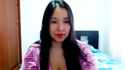 Snapshot of emely_sexx chatting on January 2025 10:33:01 PM emely_sexx online show from January 2025 10:33:01 PM
