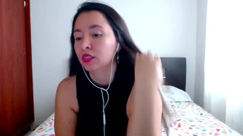 Snapshot of emely_sexx chatting on October 2025 04:15:02 PM emely_sexx online show from October 2025 04:15:02 PM