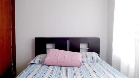 Snapshot of emely_sexx chatting on November 2025 05:04:02 PM emely_sexx online show from November 2025 05:04:02 PM