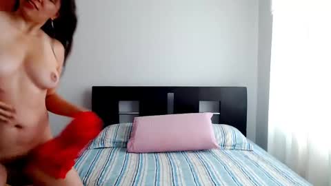 Snapshot of emely_sexx chatting on December 2025 03:50:02 PM emely_sexx online show from December 2025 03:50:02 PM