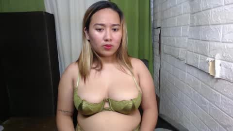 Snapshot of emely_slutxxx chatting on December 2024 02:21:01 PM Emely online show from December 2024 02:21:01 PM
