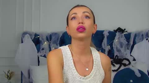 emelylawrences online show from October 2025 06:35:02 AM