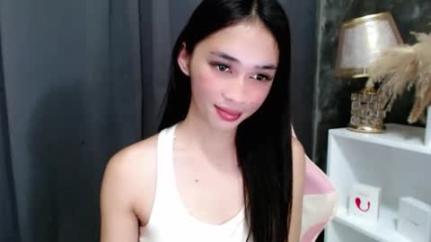 Snapshot of emelyn_fuckdoll chatting on March 2026 01:53:02 AM Scarlett online show from March 2026 01:53:02 AM